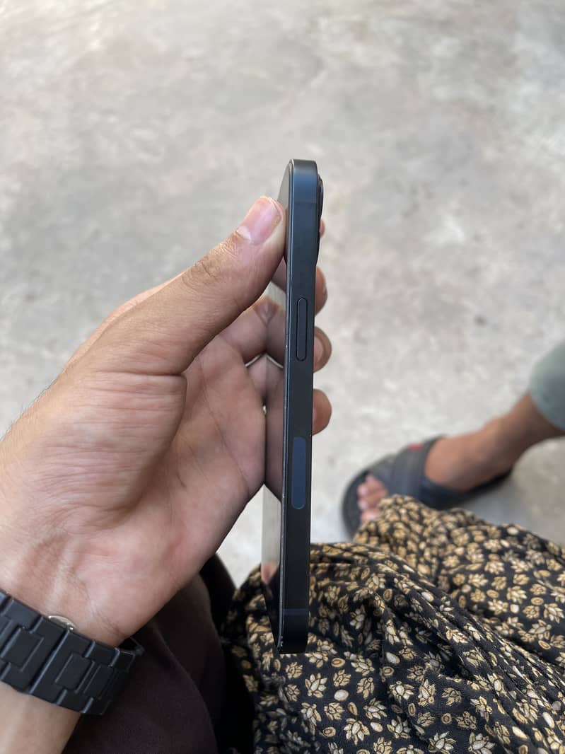 Apple iPhone 13 5
