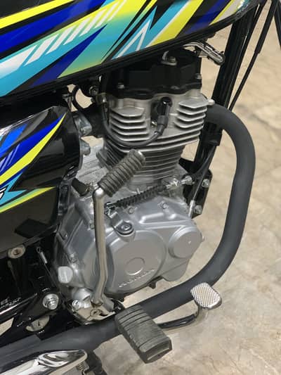 Bilkul New Bike ha Scratch less MashaALLAH