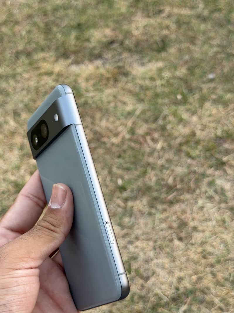 Google Pixel 8 4