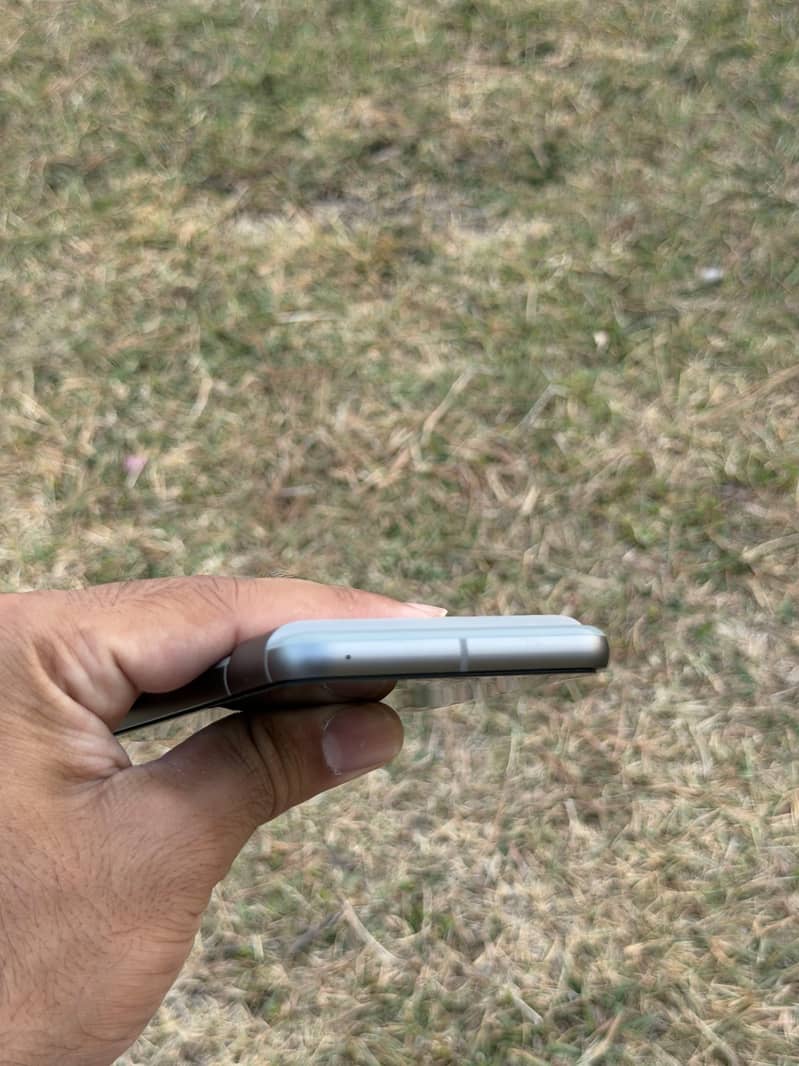 Google Pixel 8 4