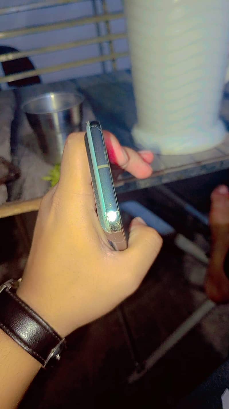 Google Pixel 8 4