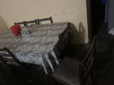 Dining table 8 seaters