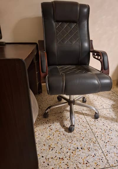Set Office Table & Ergonomic Chair