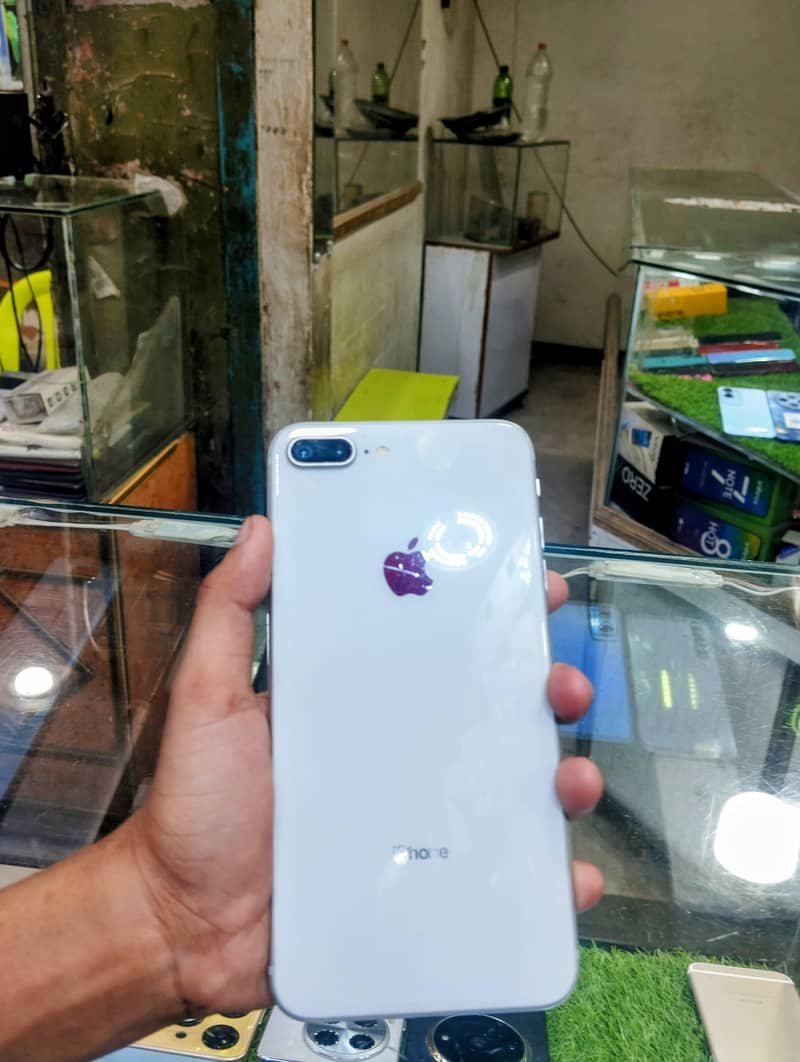 Apple iPhone 8 Plus 0