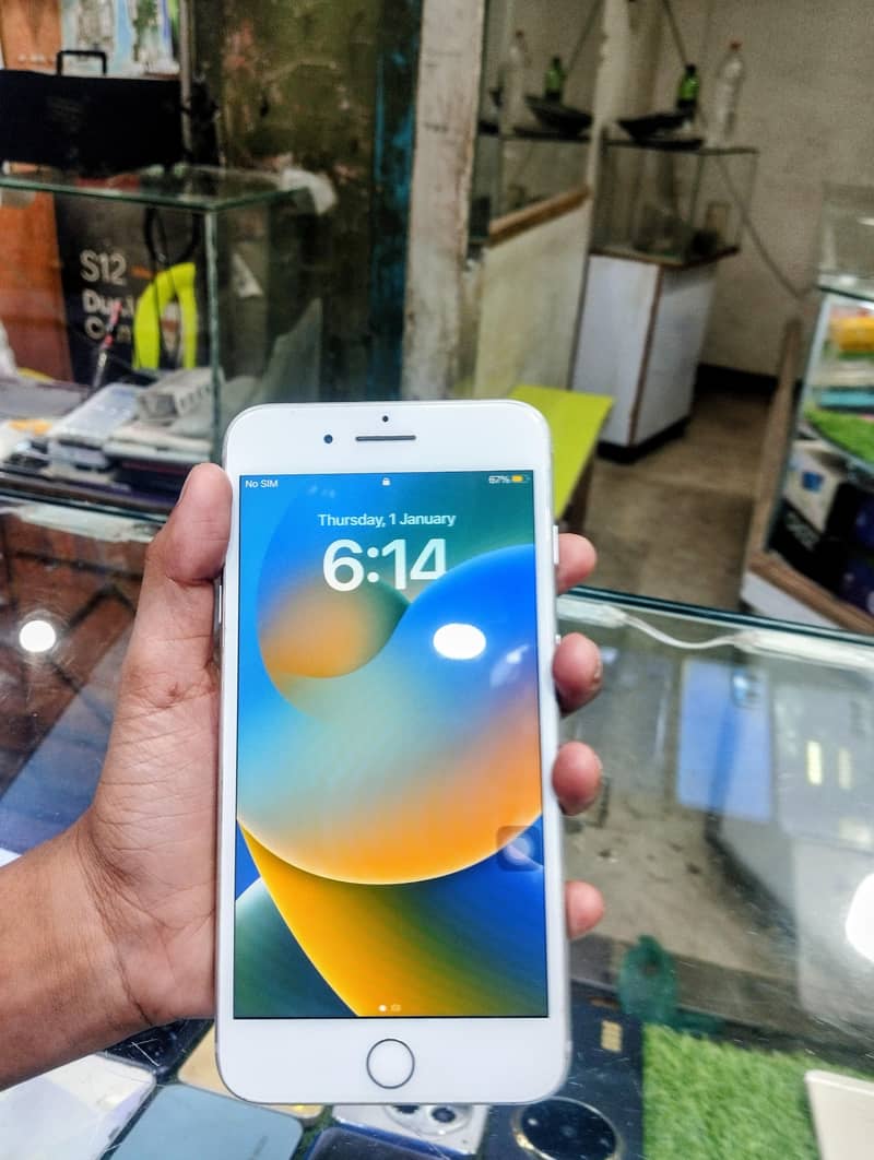 Apple iPhone 8 Plus 1