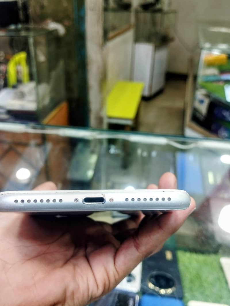 Apple iPhone 8 Plus 2
