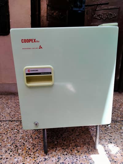 mini bedroom size fridge Samsung excellent condition