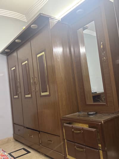 Selling my bedroom set
