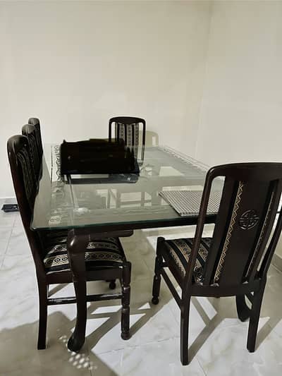 Dining table with 6 classic style chair
