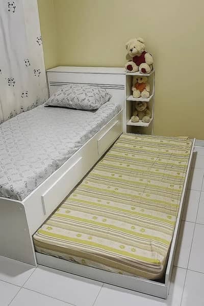 Single bed with roll out second bed