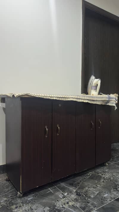 Iron table with 2 small cupboards