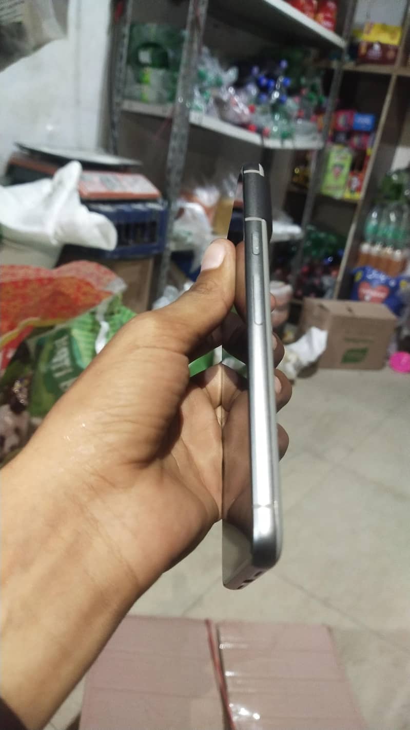 Google Pixel 8 4