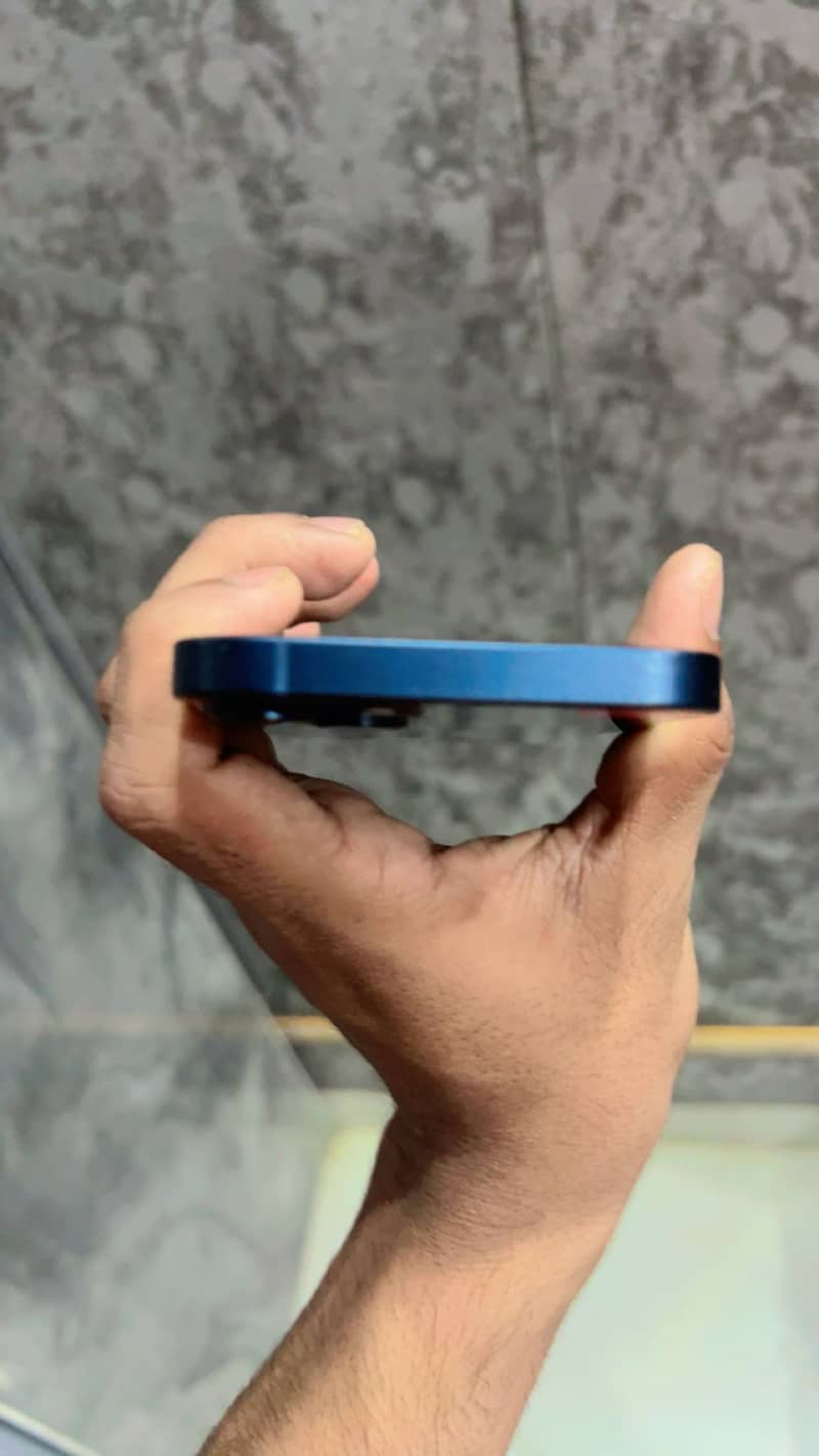 Apple iPhone 13 2