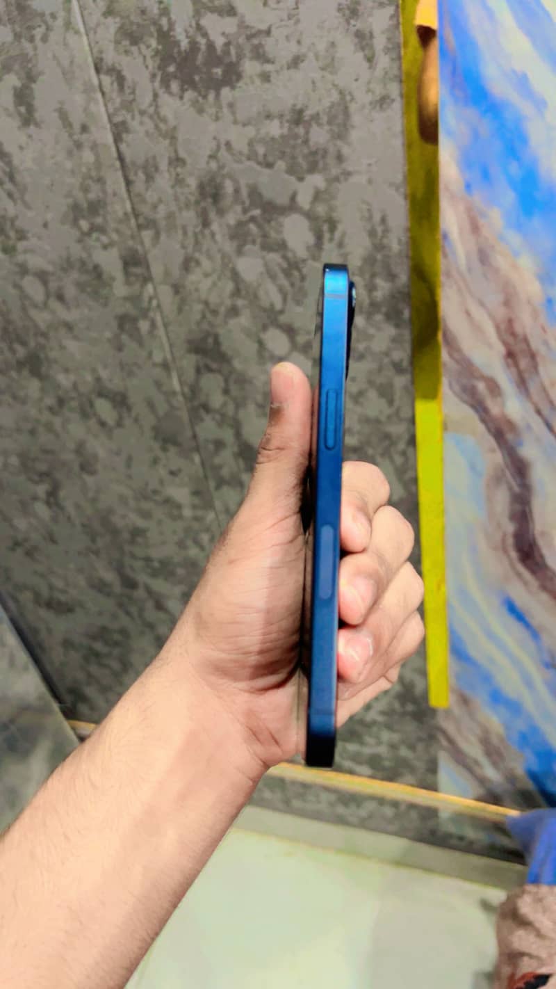 Apple iPhone 13 4