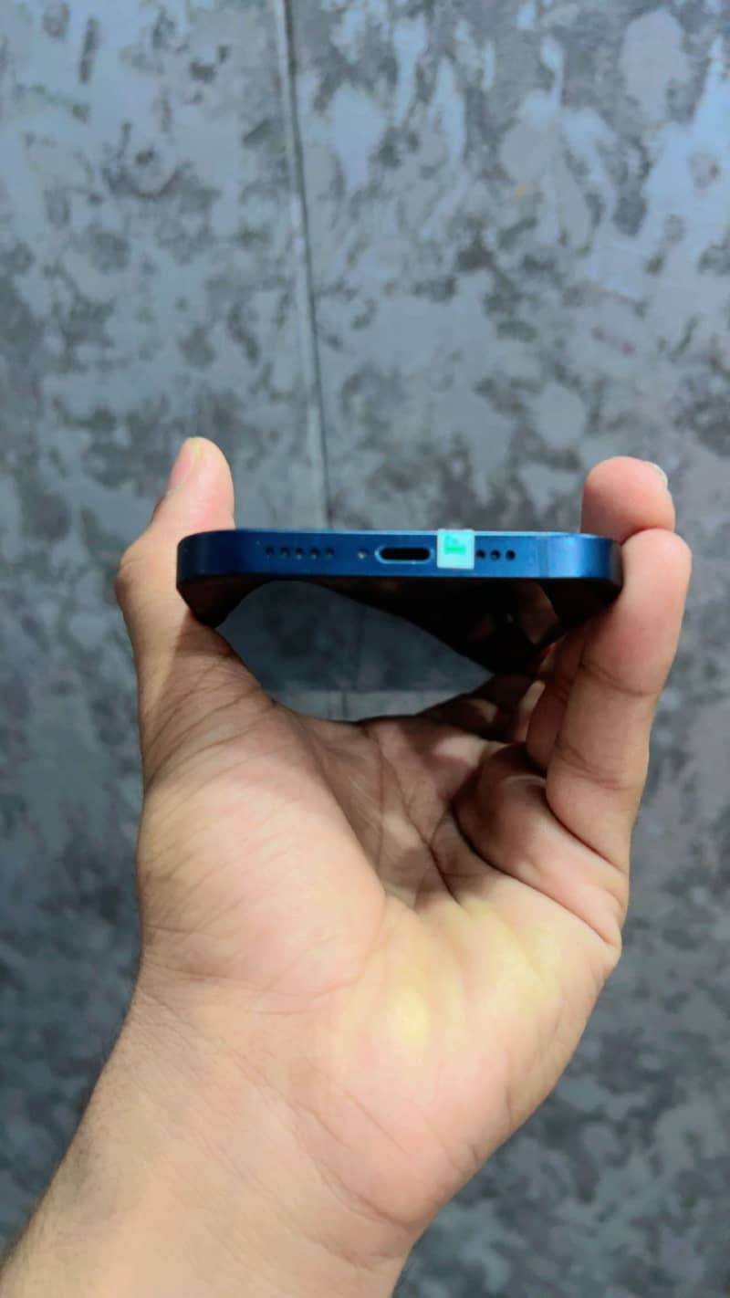 Apple iPhone 13 5