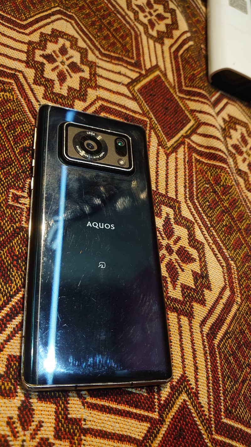 Sharp Aquos R6 0