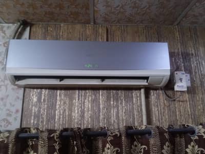 HAIER AC CONDITION 10 BY 10