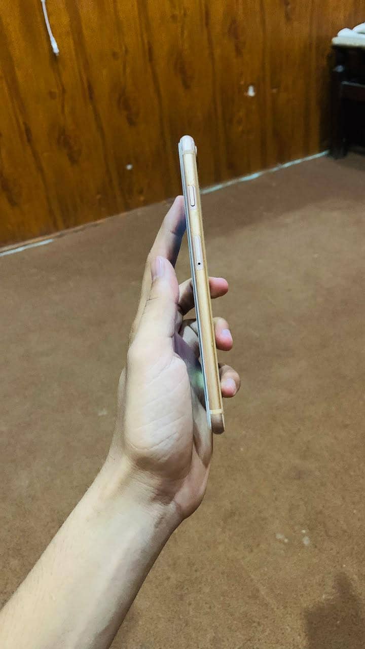 Apple iPhone 8 Plus 4