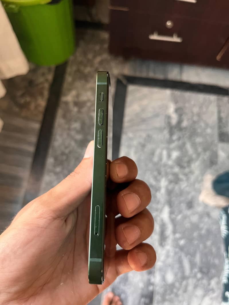 Apple iPhone 13 mini 1