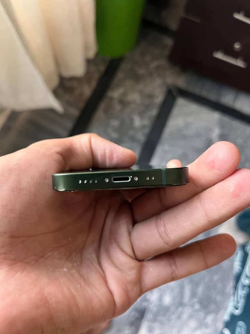 Apple iPhone 13 mini 4