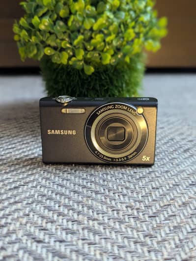 Samsung SH100 Touch screen Digital Camera – Excellent Condition