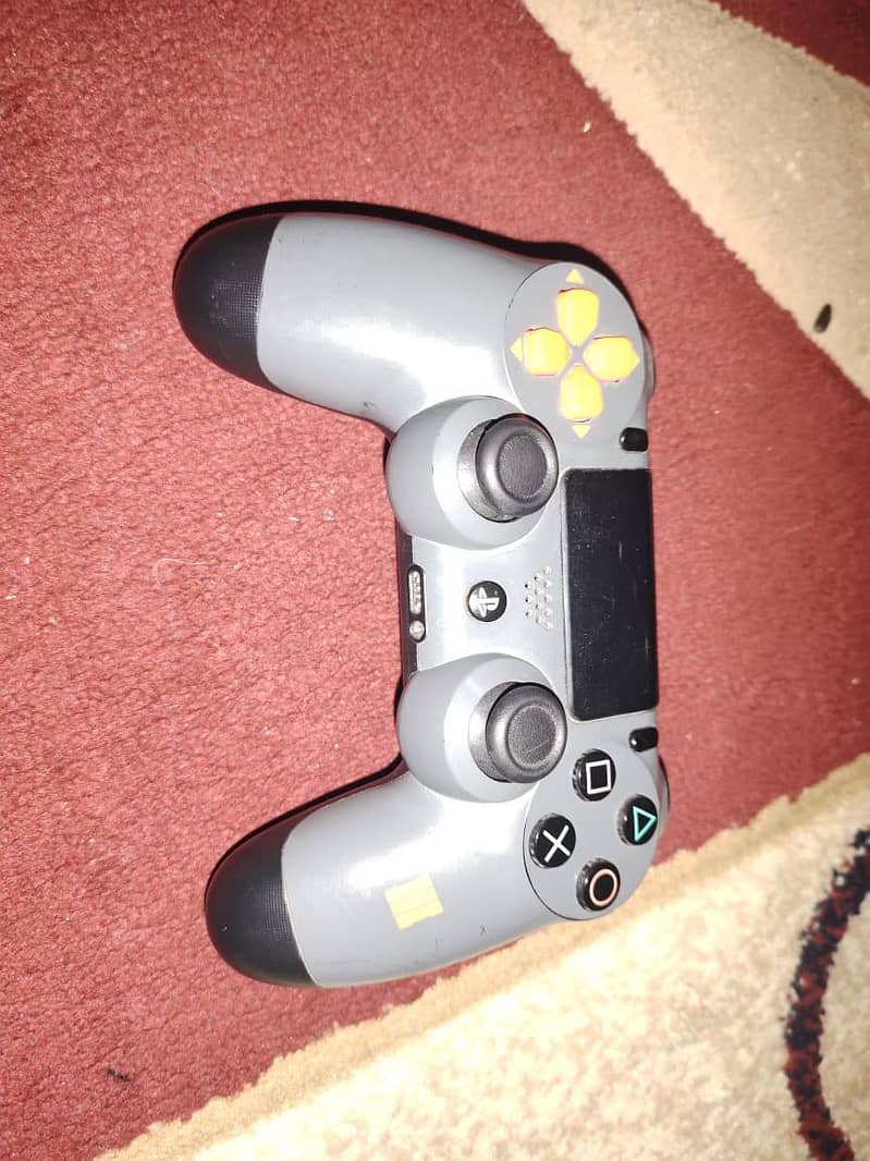 PS4 with COD controller and seige 6 2