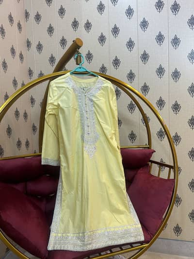  Soft & comfortable fabric  Elegant embroidery