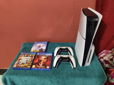 PS5 with 2 controllers 3 games +inbuilt