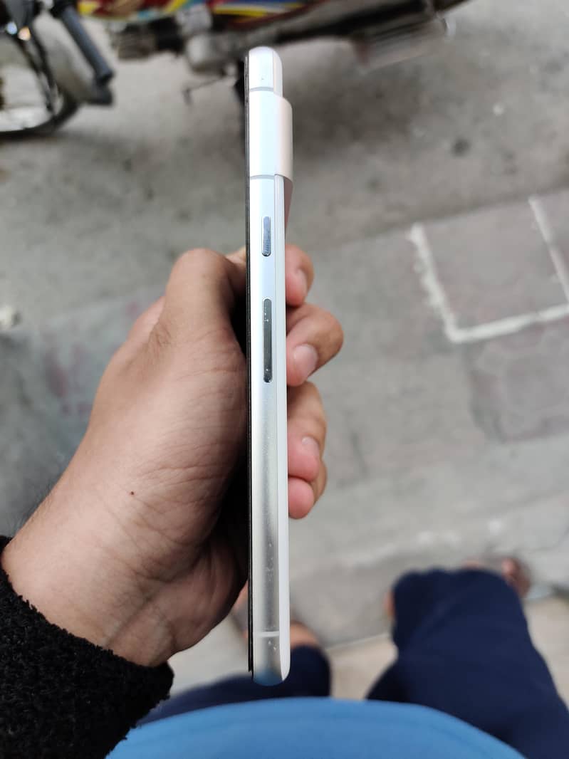 Google Pixel 7 4