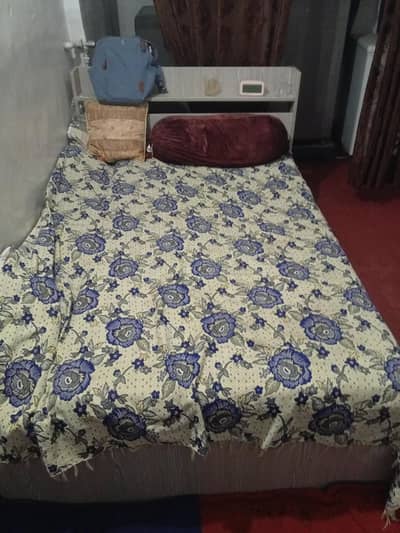 QUEEN SIZE BED