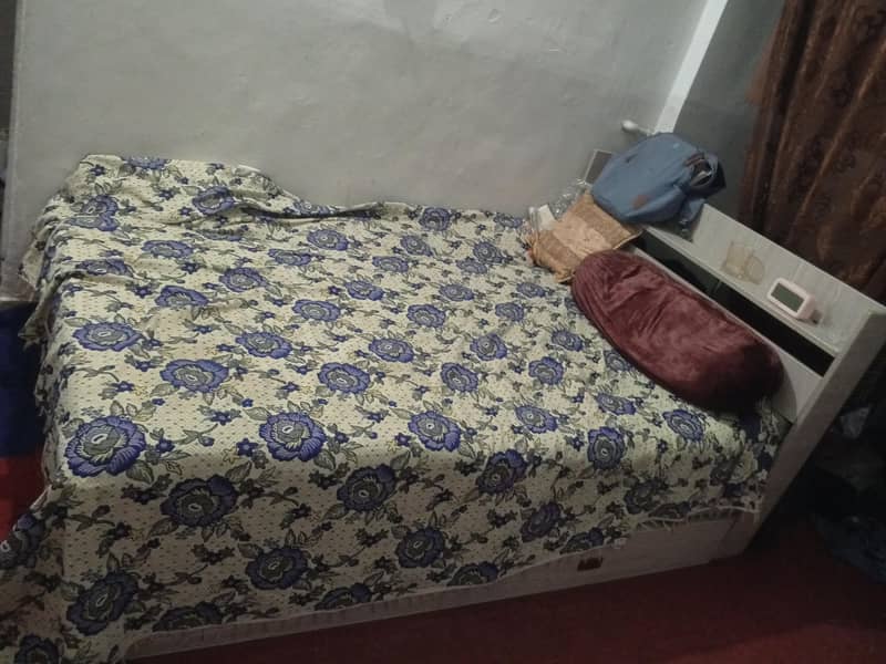 QUEEN SIZE BED 1
