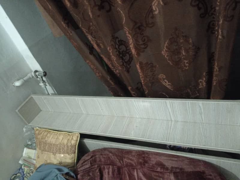 QUEEN SIZE BED 2