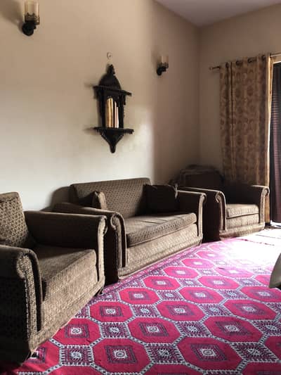 4 seater family used sofa in good condition, buy and use