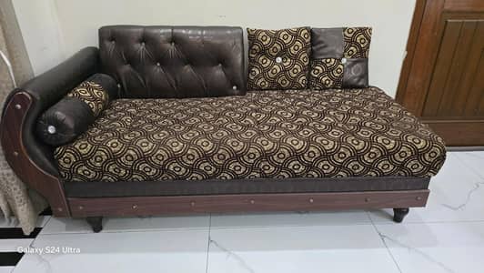 Dewan sofa woden