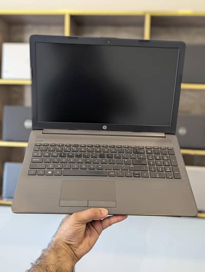 Gaming Laptop HP 255 G7 Ryzen 5 2500 + AMD Graphics card 8/256gb
