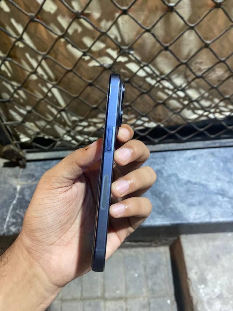 Apple iPhone 15 Pro 1