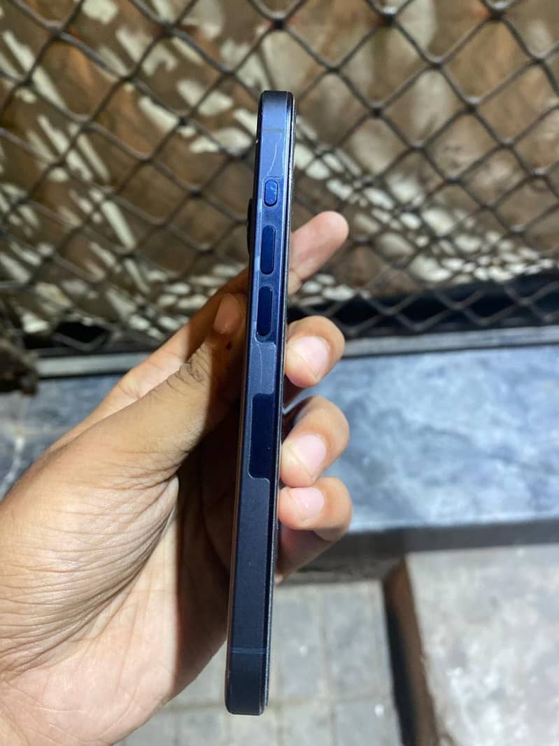 Apple iPhone 15 Pro 3