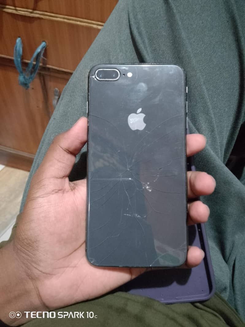 Apple iPhone 8 Plus 1