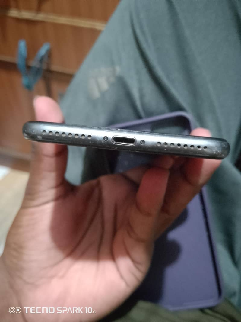 Apple iPhone 8 Plus 4