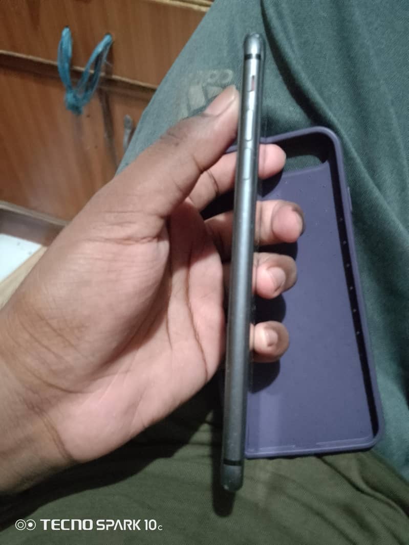 Apple iPhone 8 Plus 6