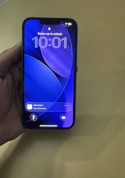 Apple iPhone 13