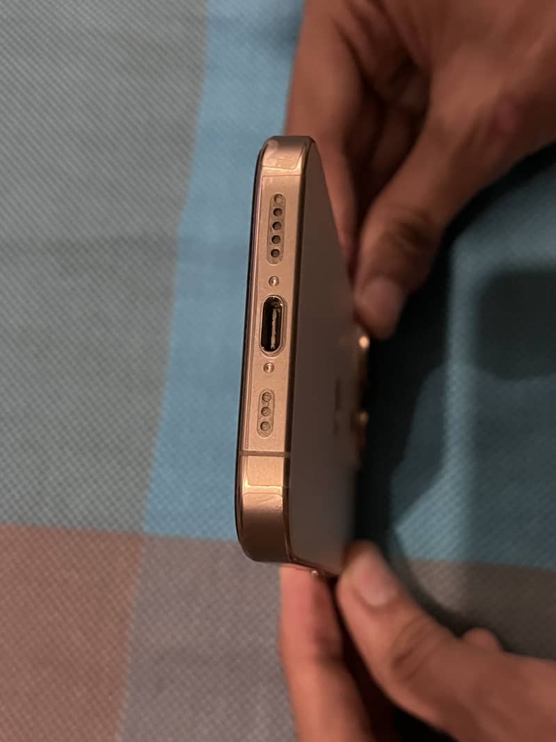 Apple iPhone 16 Pro 6