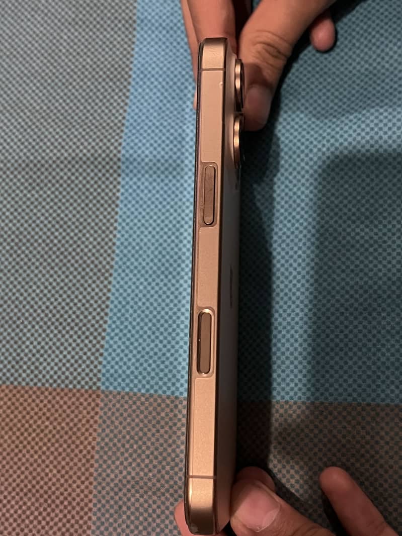 Apple iPhone 16 Pro 7