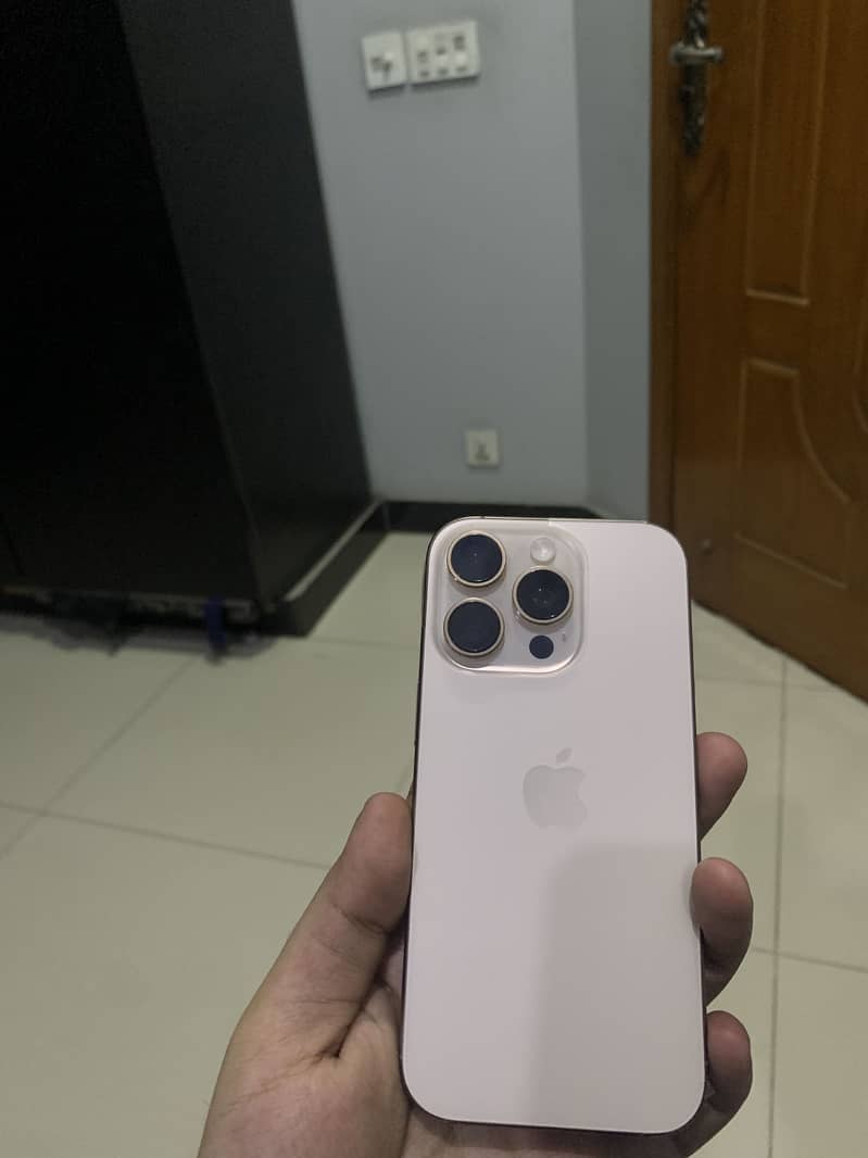 Apple iPhone 16 Pro 0