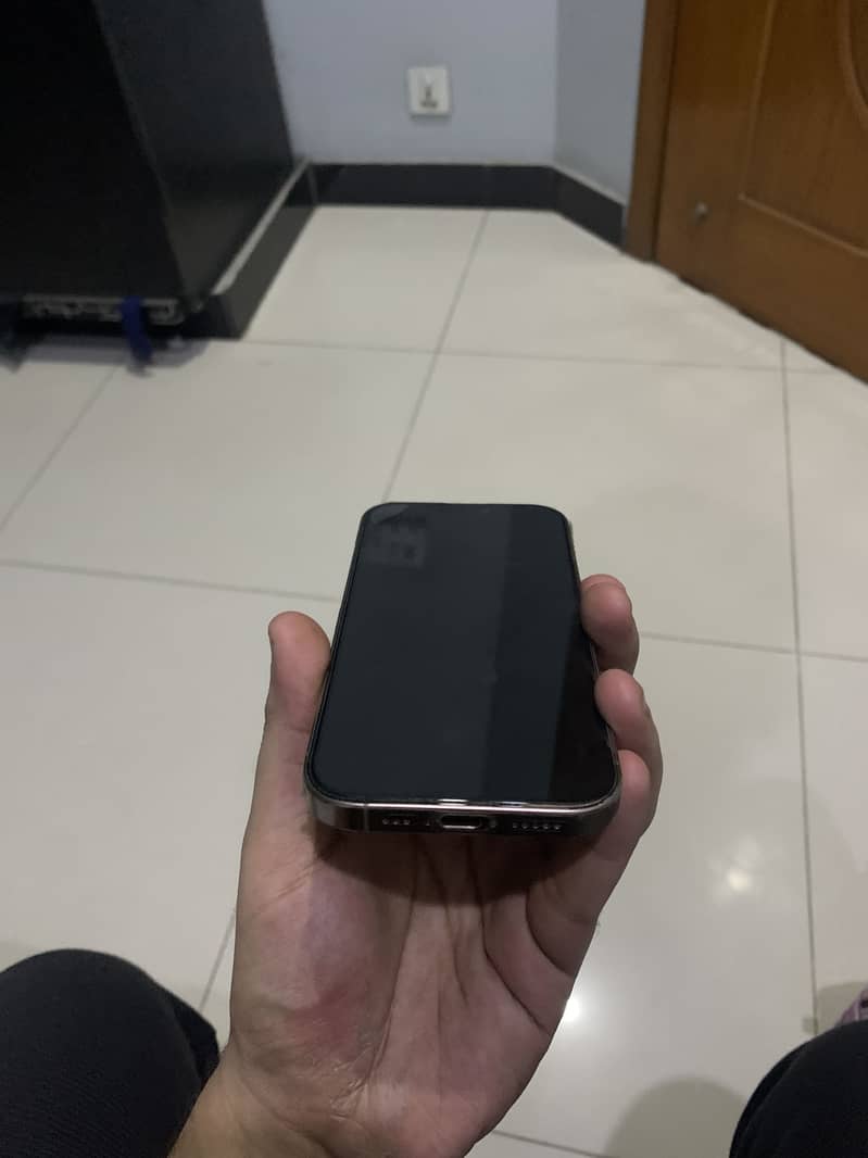 Apple iPhone 16 Pro 6