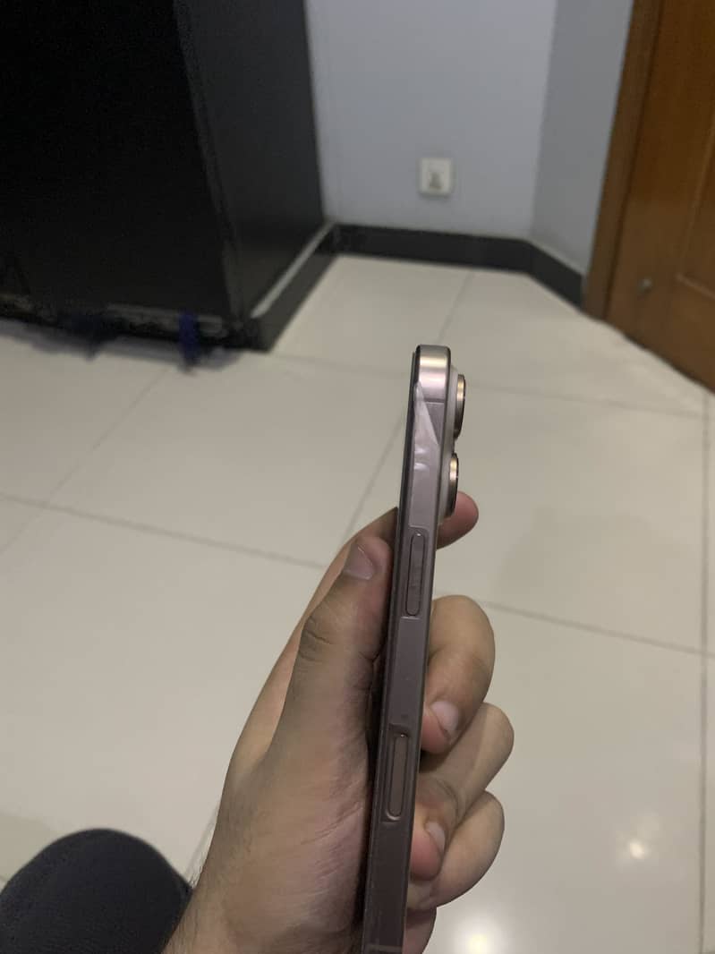 Apple iPhone 16 Pro 7