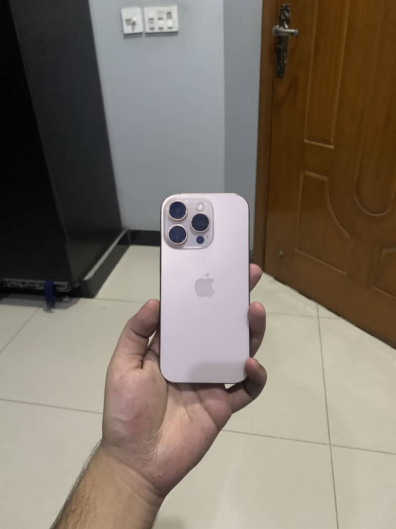 Apple iPhone 16 Pro 8