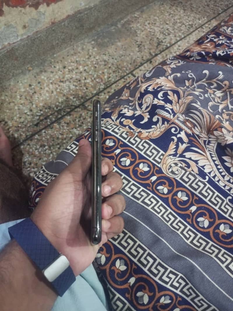 Apple iPhone 11 Pro Max 5