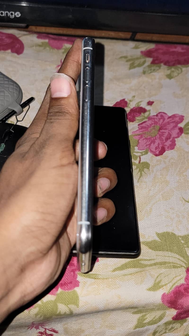 Apple iPhone X 3