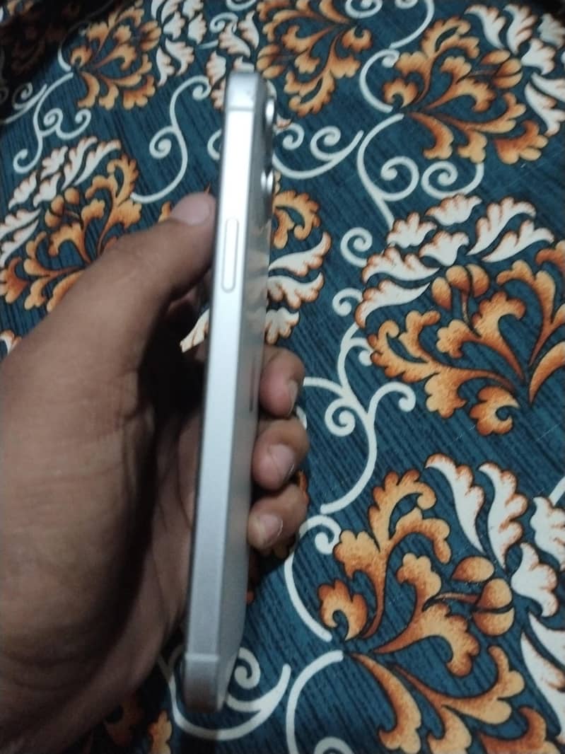 Apple iPhone 15 plus 2